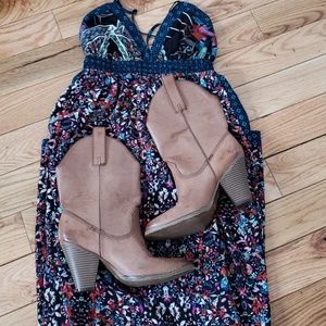 Womens mid rise cowgirl boots